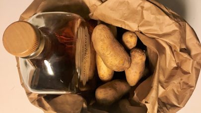 Poteter og flytende juletradisjoner. Foto: Siri Josefine Mo, NLR
